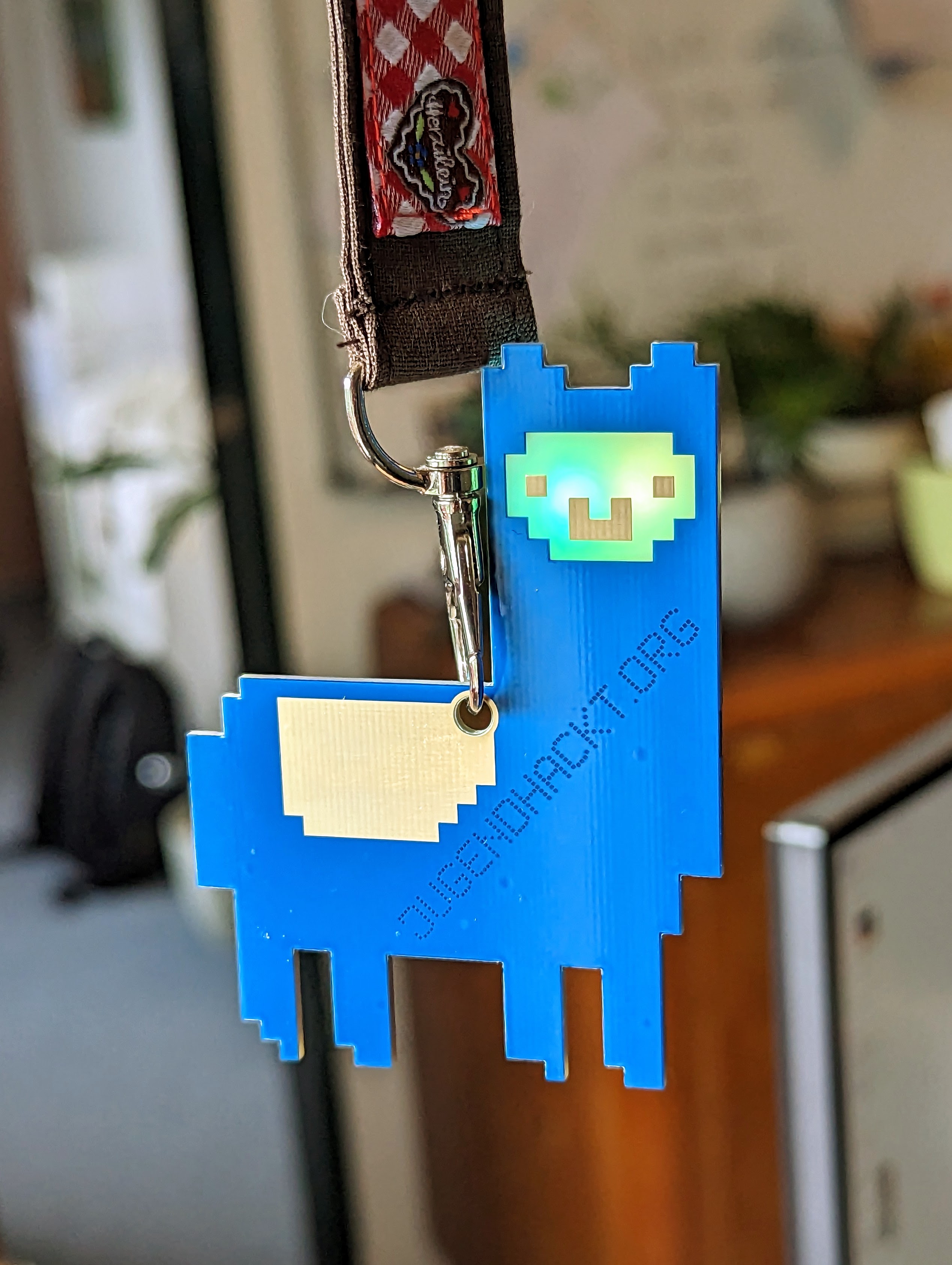 Al-Hacka-Alpaka – keychain (front view) Al-Hacka-Alpaka – assembled as a keychain, front view