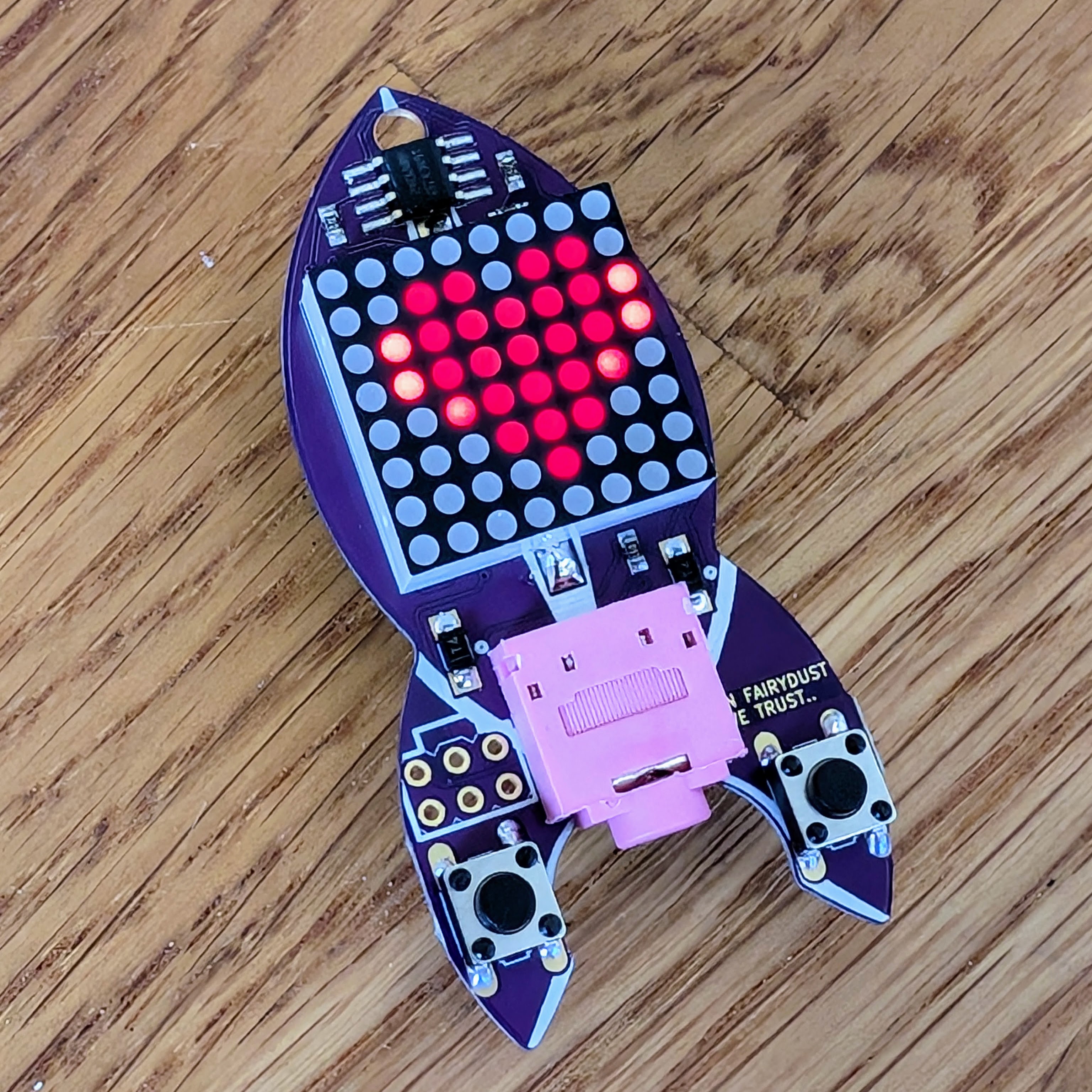 Blinkenrocket Mini DIY Lötbausatz: Programmiert mt einem Herz auf der LED-Matrix