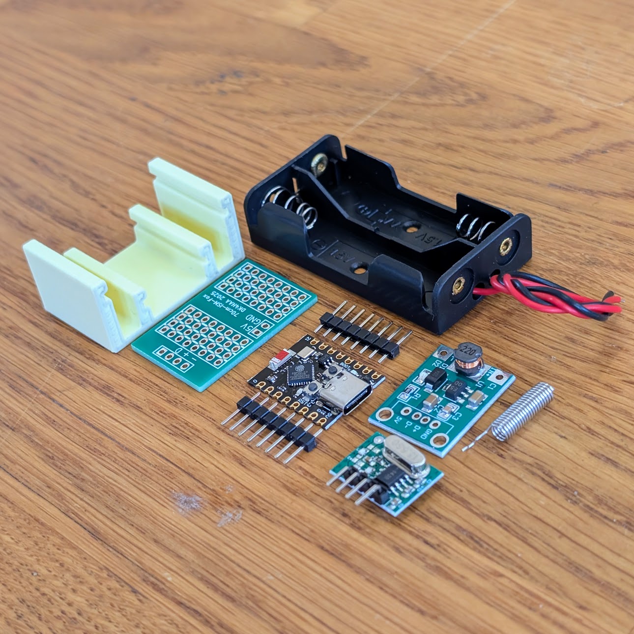 draussenfuchs sender bausatz 433Mhz Alle Bauteile des Draussenfuch Sender Bausatzes im Überblick