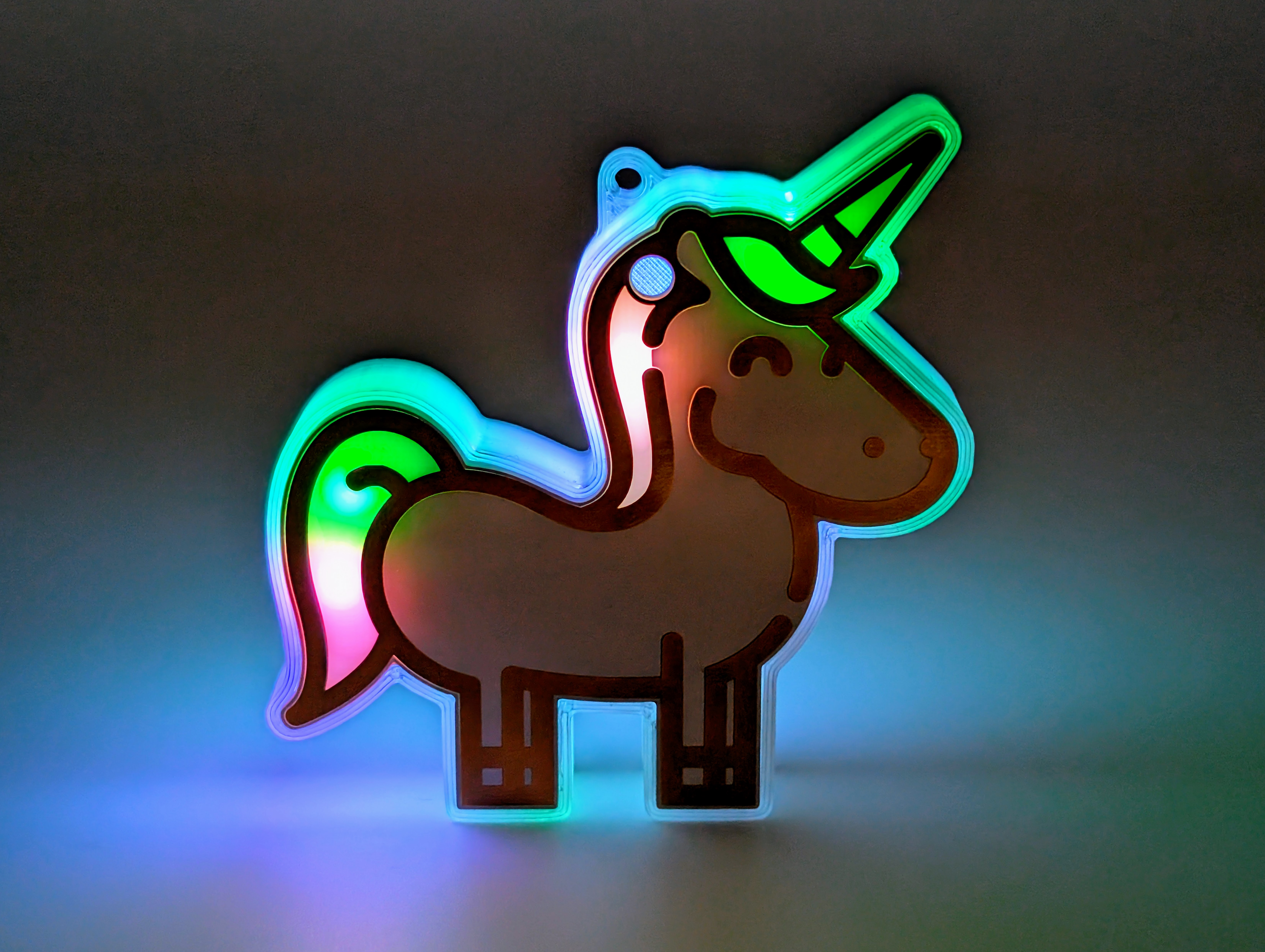Snapfit Case für den Regenbogen-Einhorn Lötbausatz Snapfit Case für den Regenbogen-Einhorn Lötbausatz