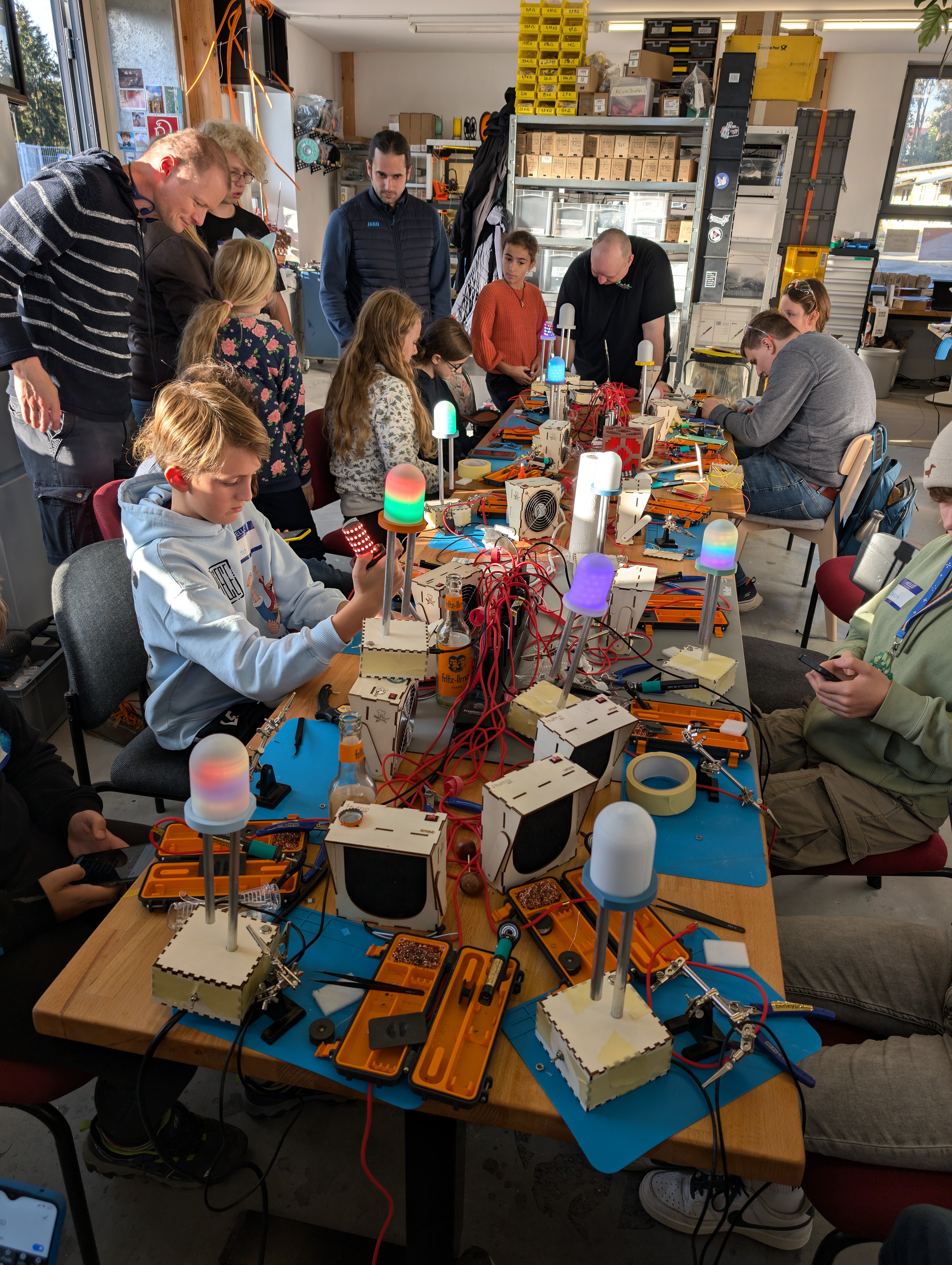 Ein Workshop direkt bei blinkyparts Ein Workshop mit SMART-LEDs direkt bei blinkyparts