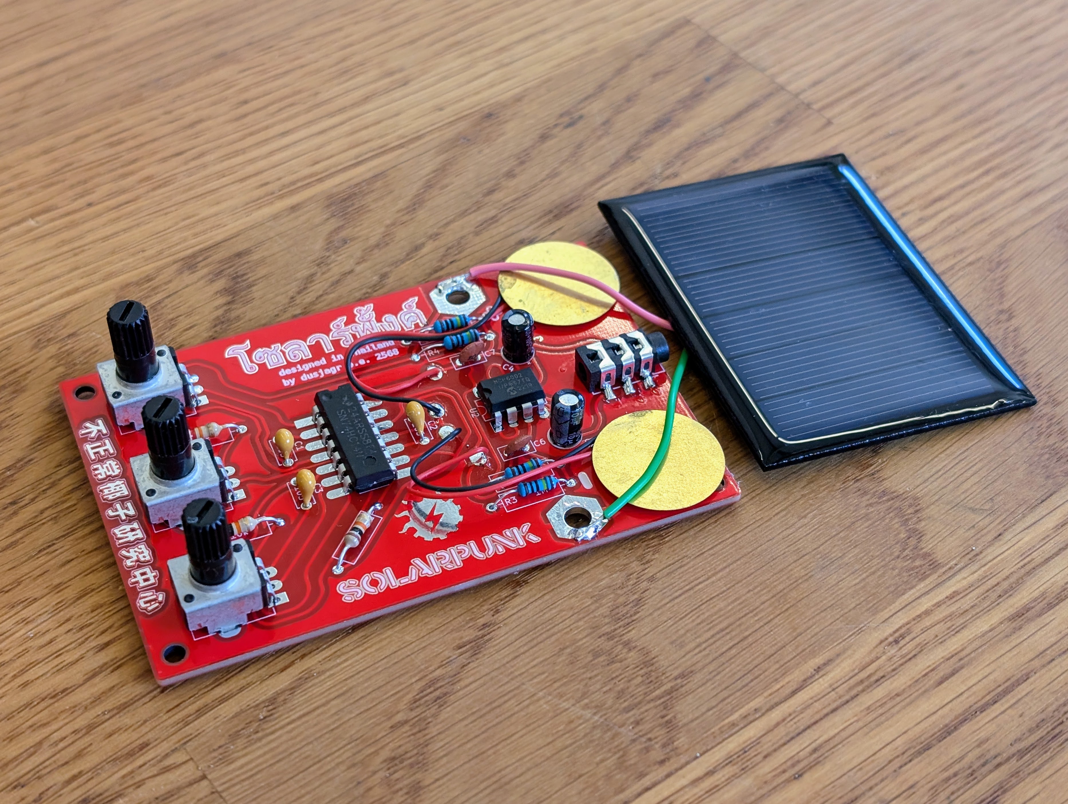Solarpunk DIY synthesizer kit Solarpunk DIY Synthesizer Kit completely assembled and ready to use