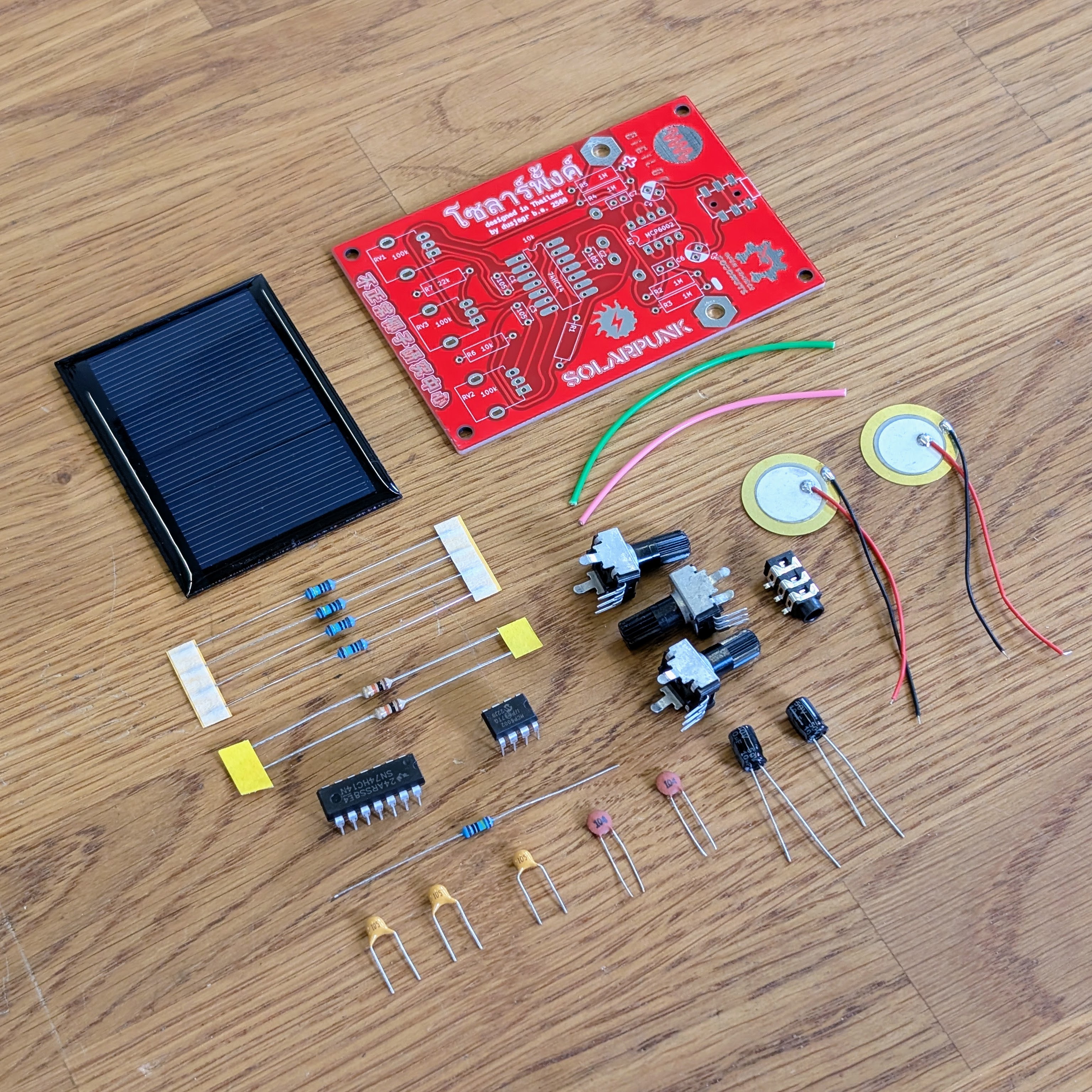 Solarpunk DIY Synthesizer Bausatz Alle Einzelteile des Bausatzes