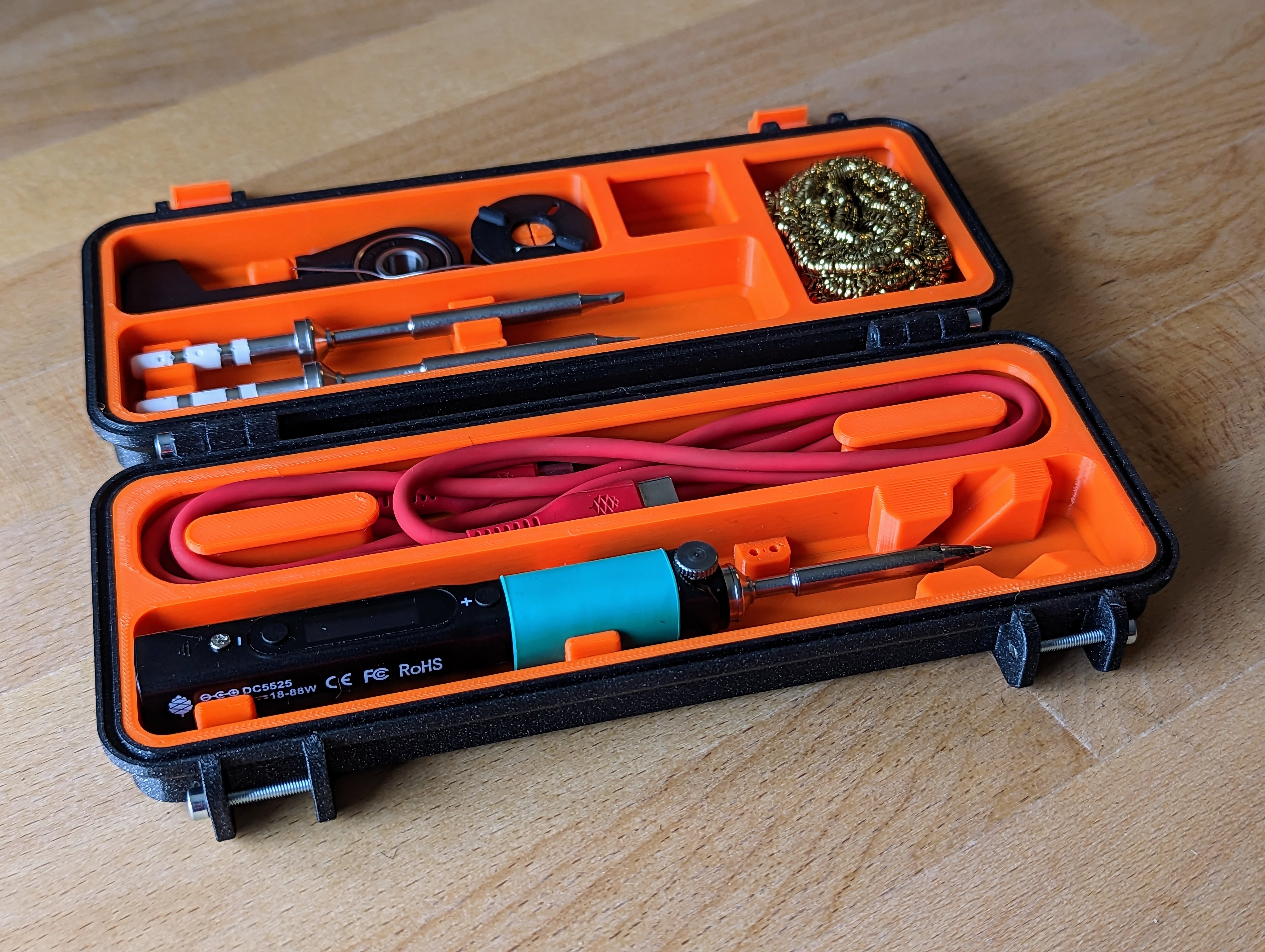 Robuster Case-Bausatz für den Pinecil - Alles sauber und perfekt verpackt