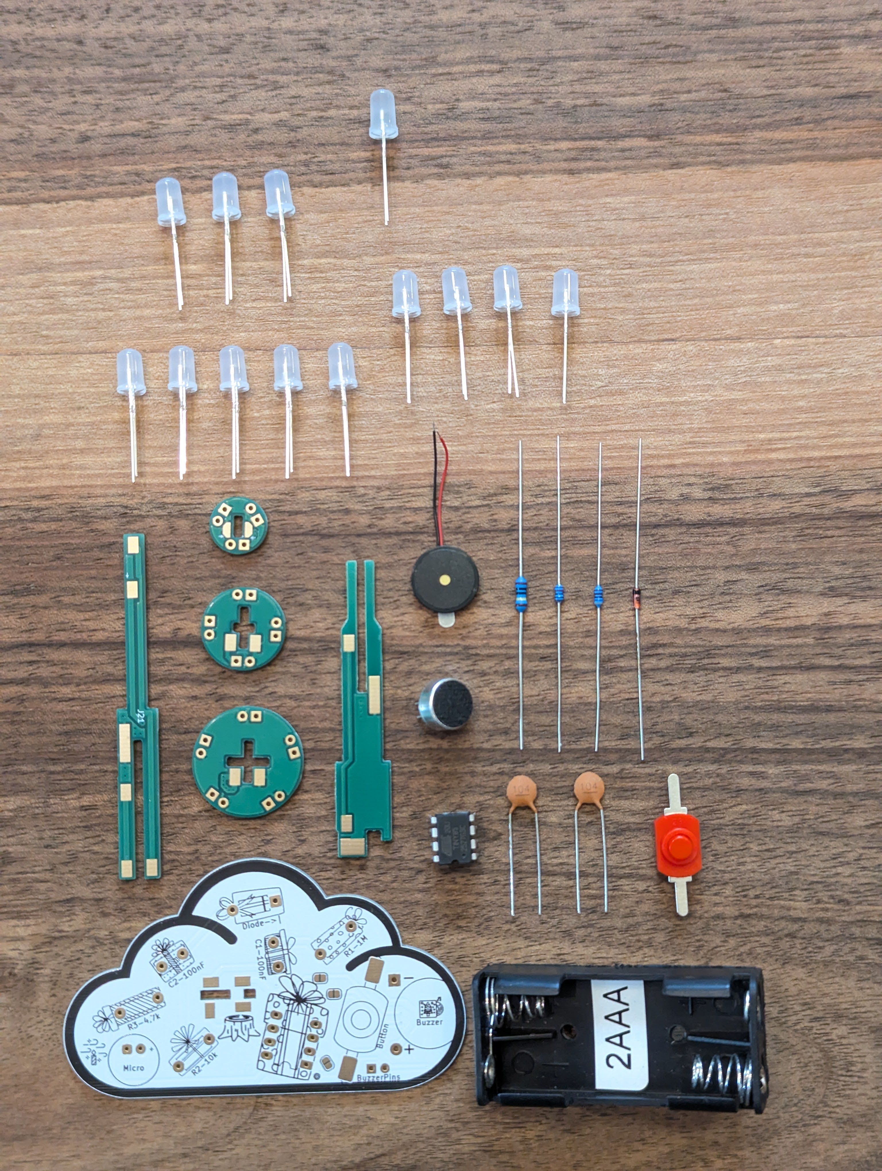 Alle Einzelteile des Blinketree Lötbausatzes in der Übersicht