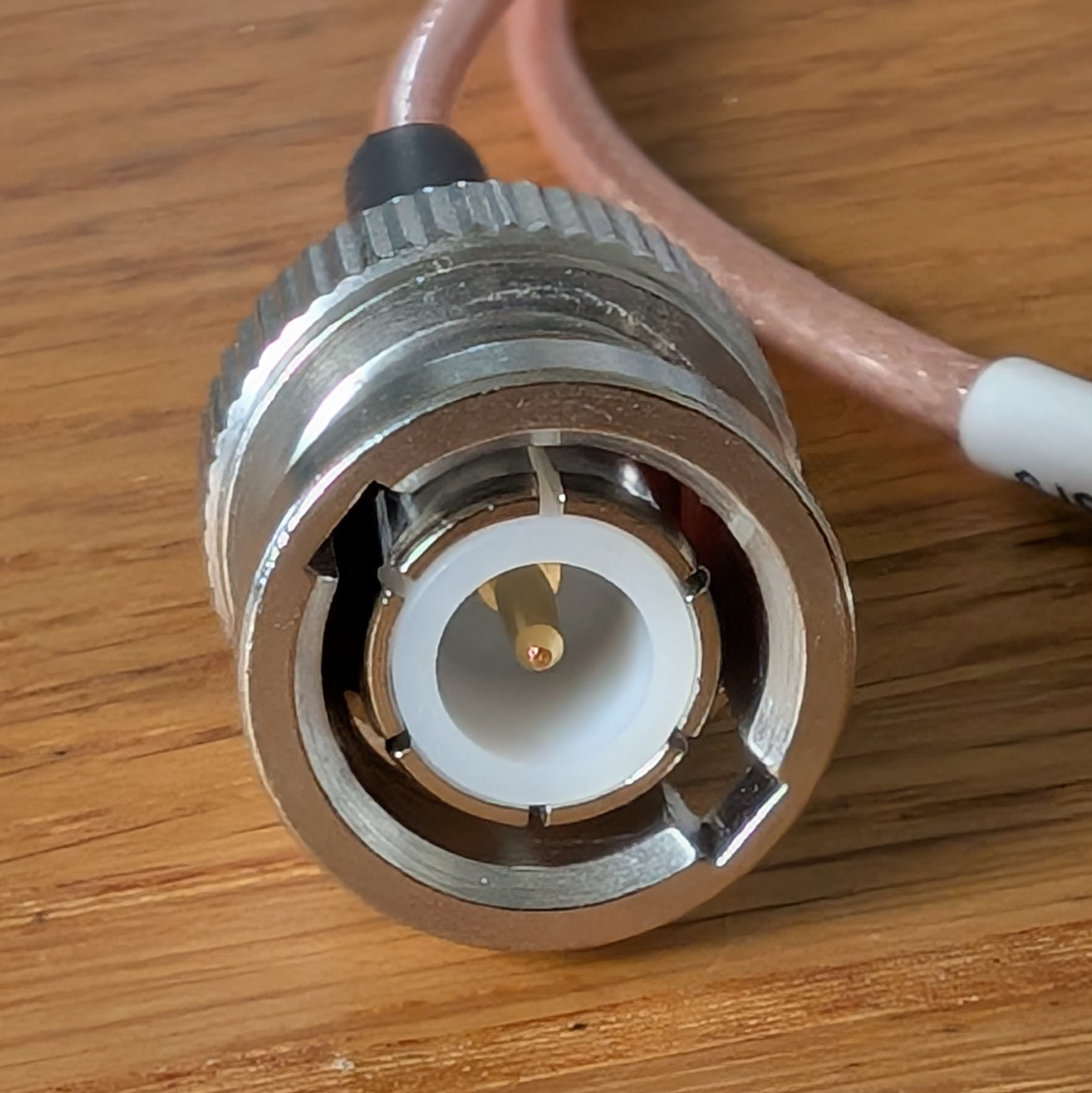 Koaxialkabel mit BNC Male Stecker Koaxialkabel mit BNC Male Stecker – Detailansicht des Steckers