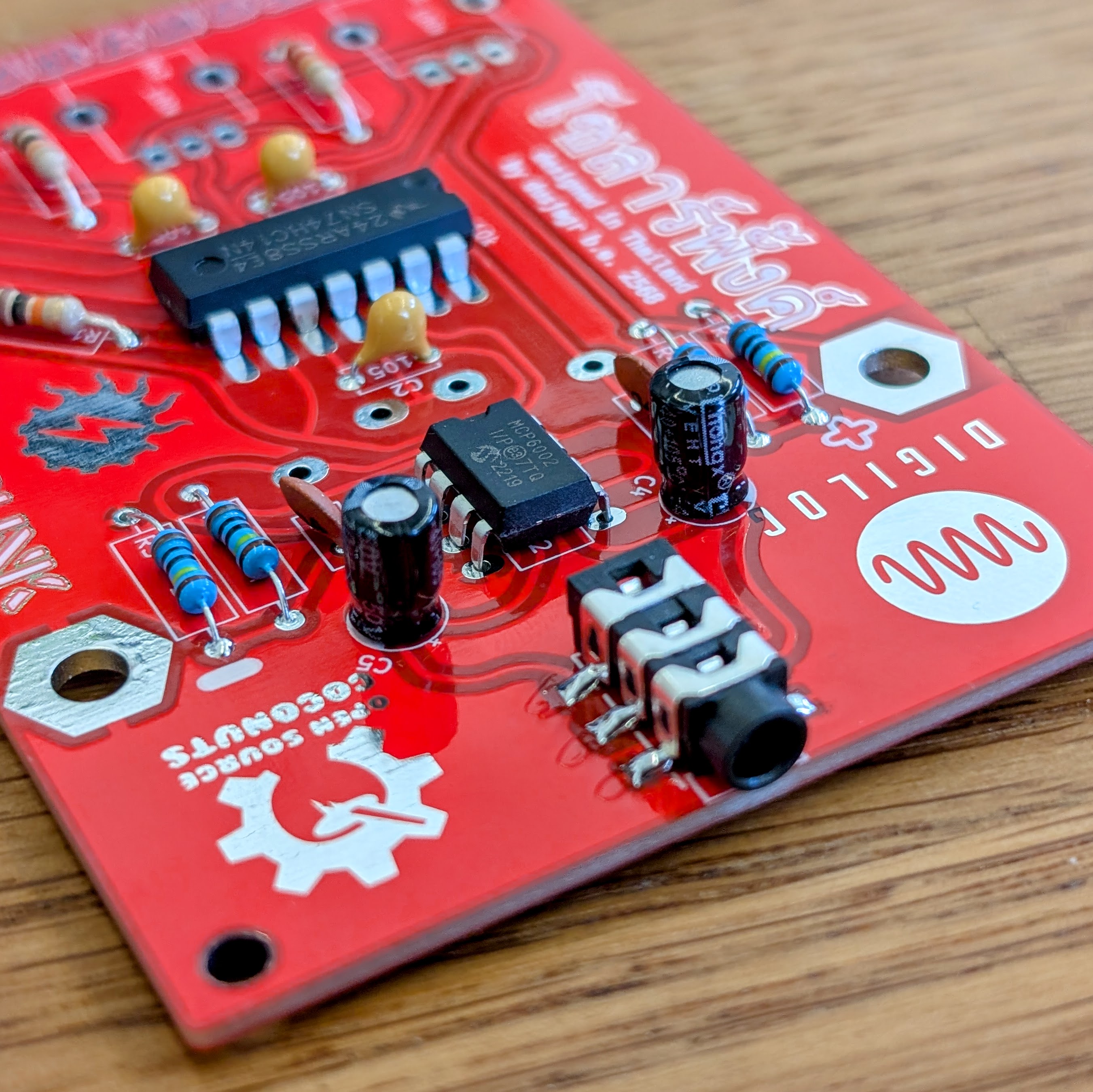 Solarpunk DIY synthesizer kit Solarpunk DIY Synthesizer Kit with detailed picture of the audio jack