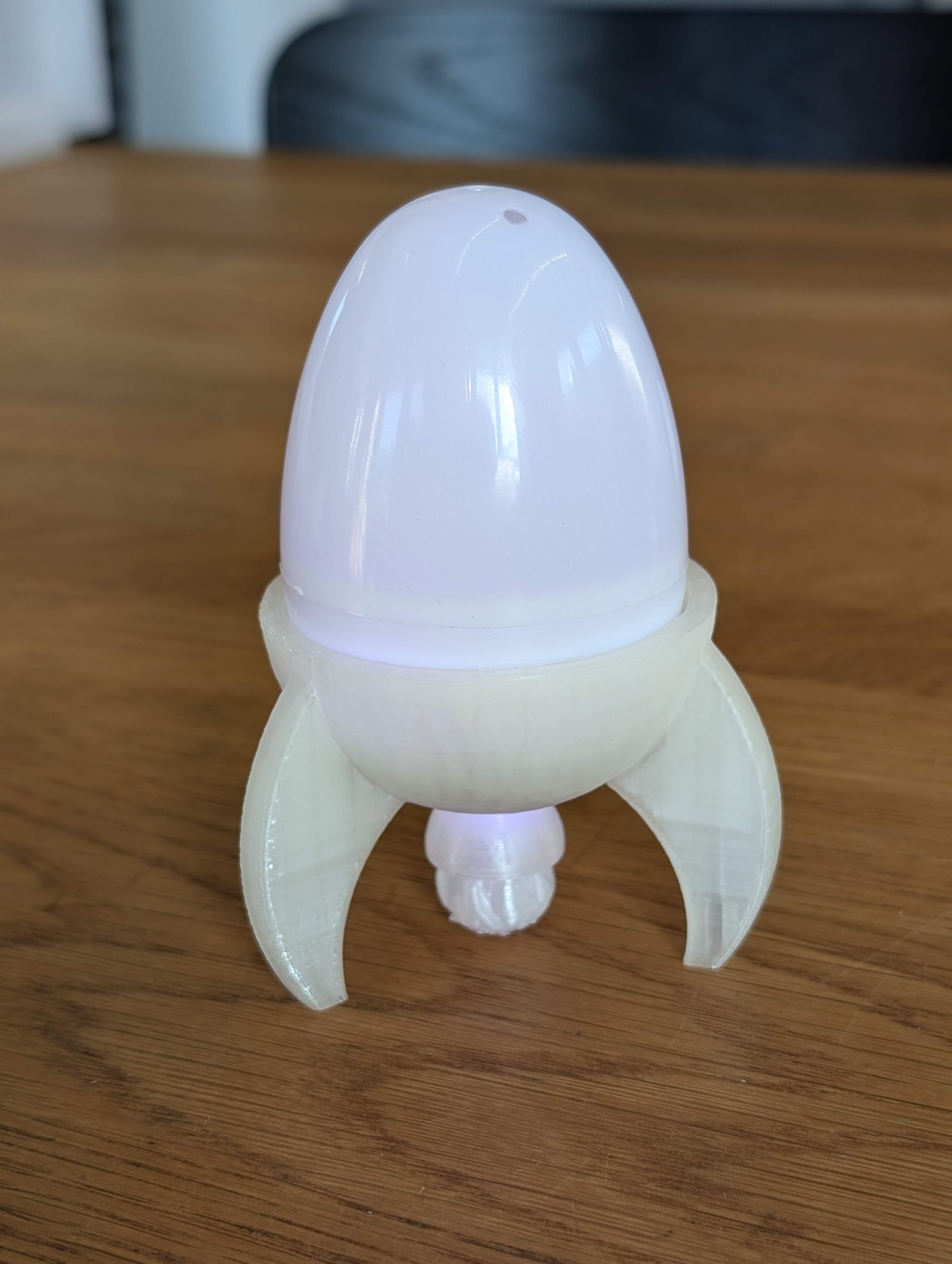 Space Eggs – Glowing Solder Kit with 3D-Printed Rocket Egg Cup