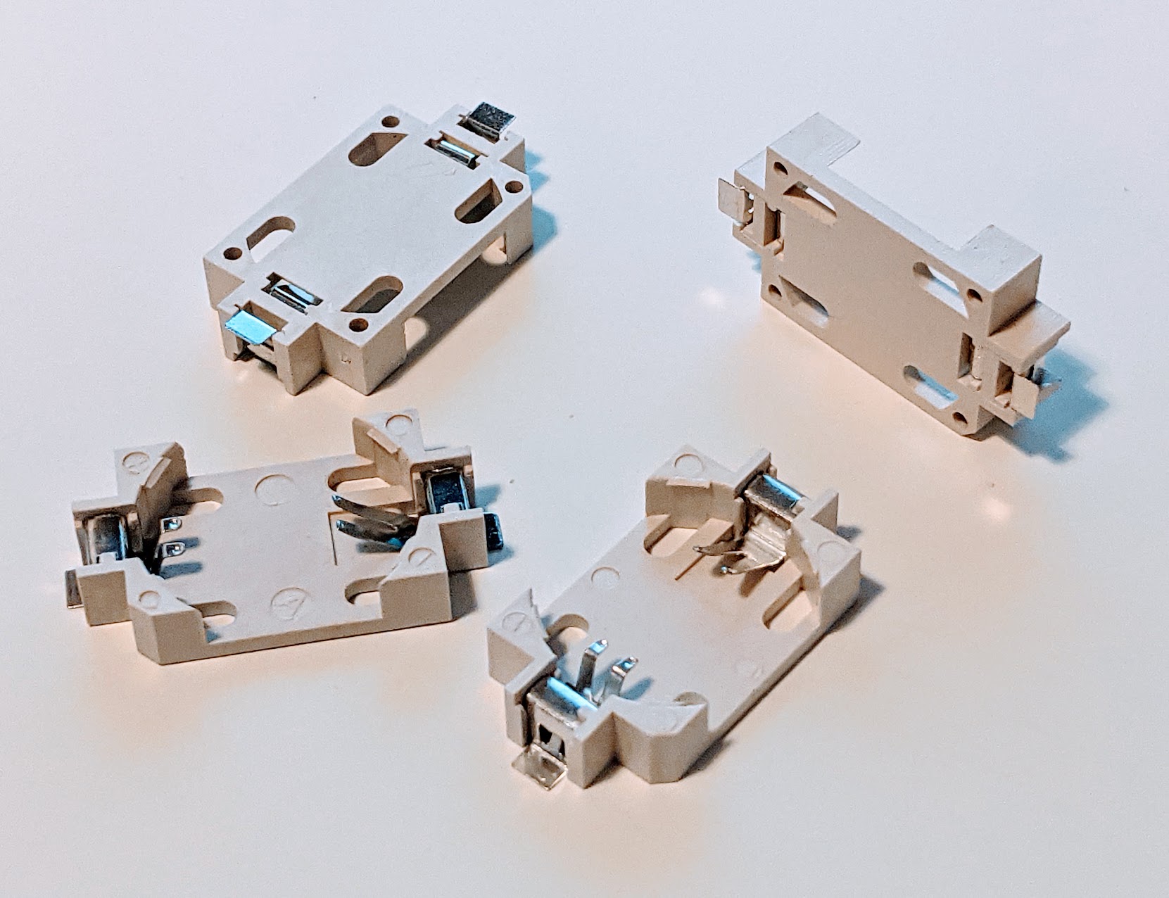 100x Battery holder for CR2032 batteries - SMD version 100x Battery holder for CR2032 batteries - SMD version