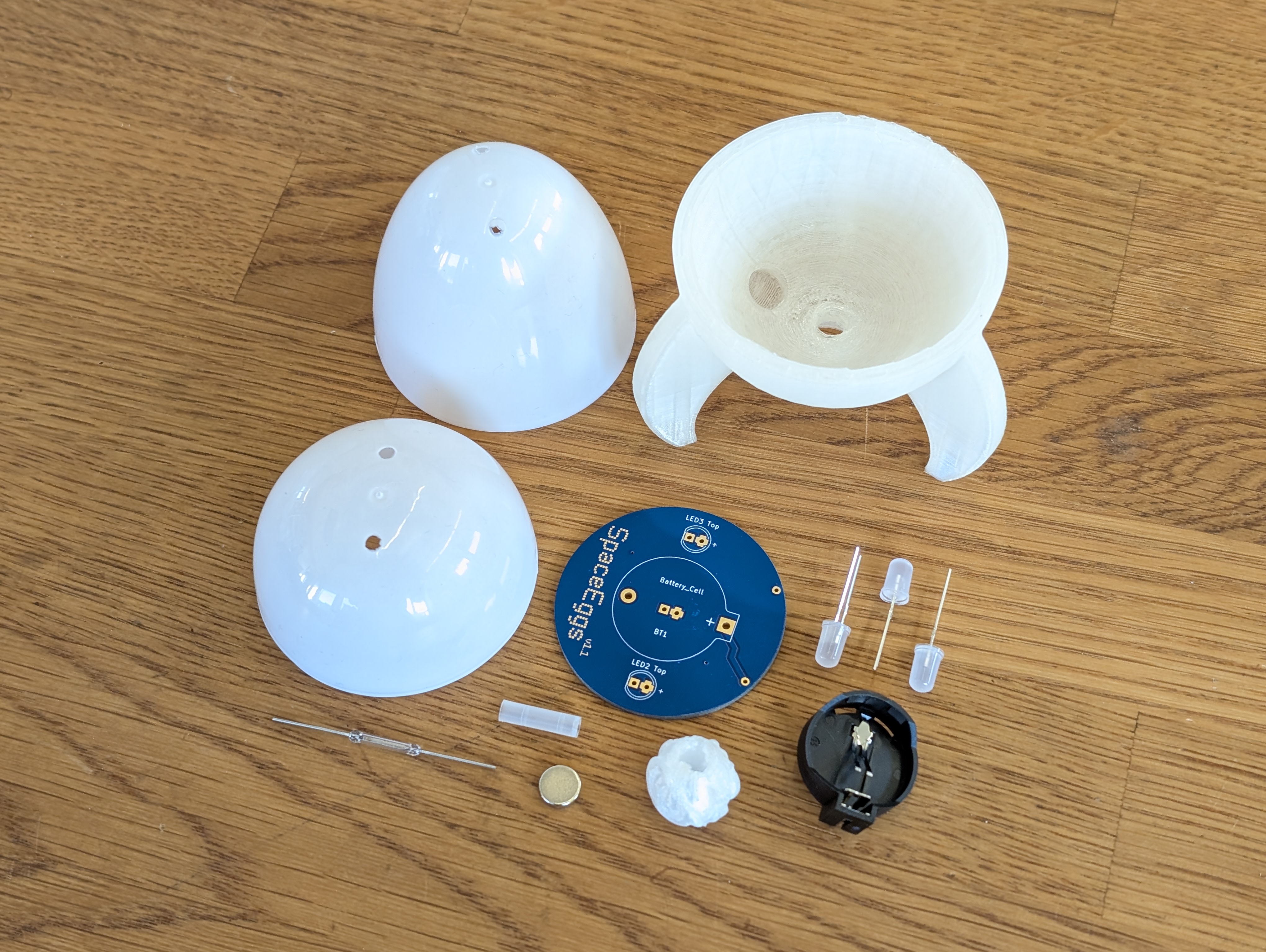 Space Eggs – Glowing Solder Kit with 3D-Printed Rocket Egg Cup