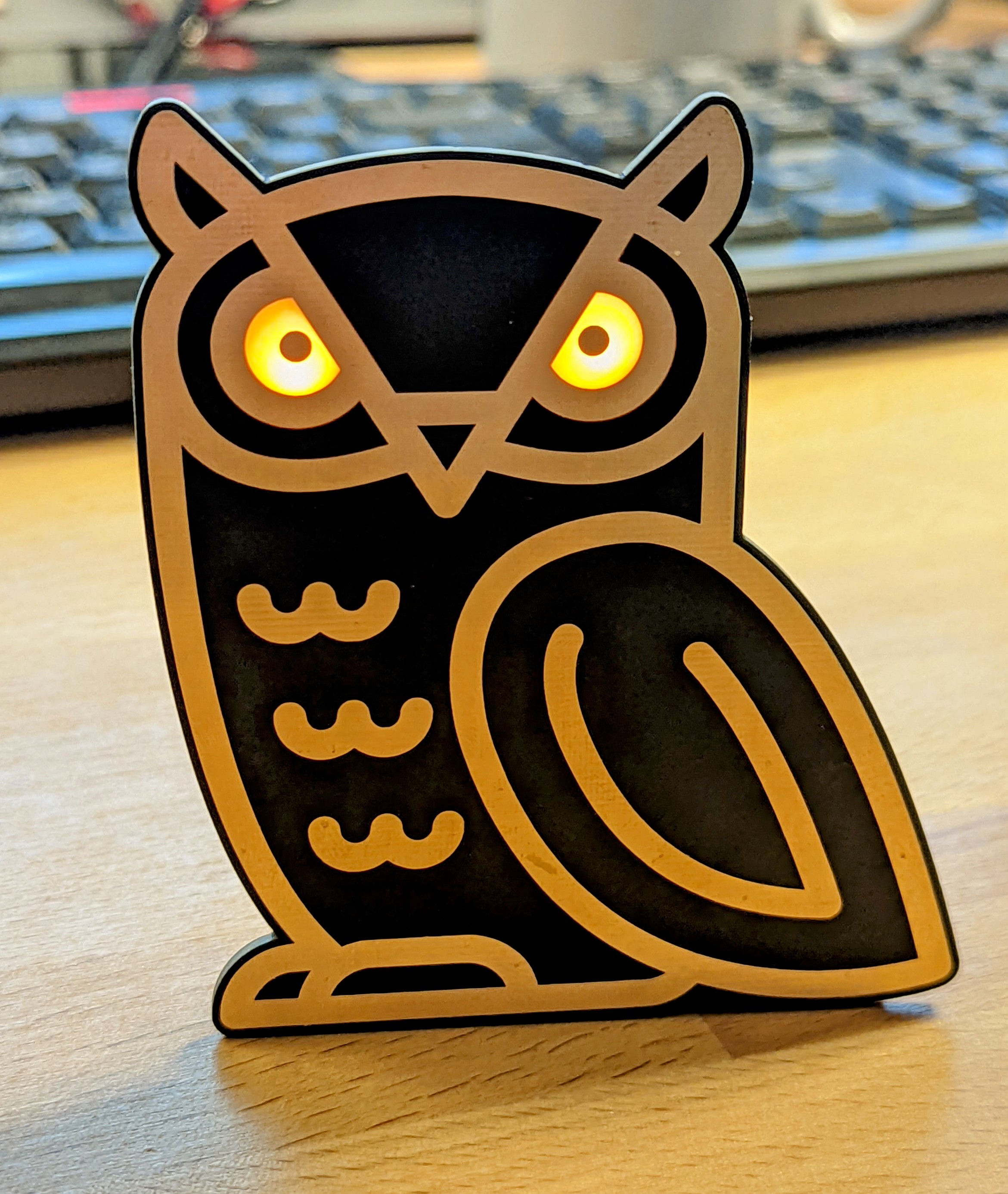 Front view of the standing OwlThief with glowing LED eyes