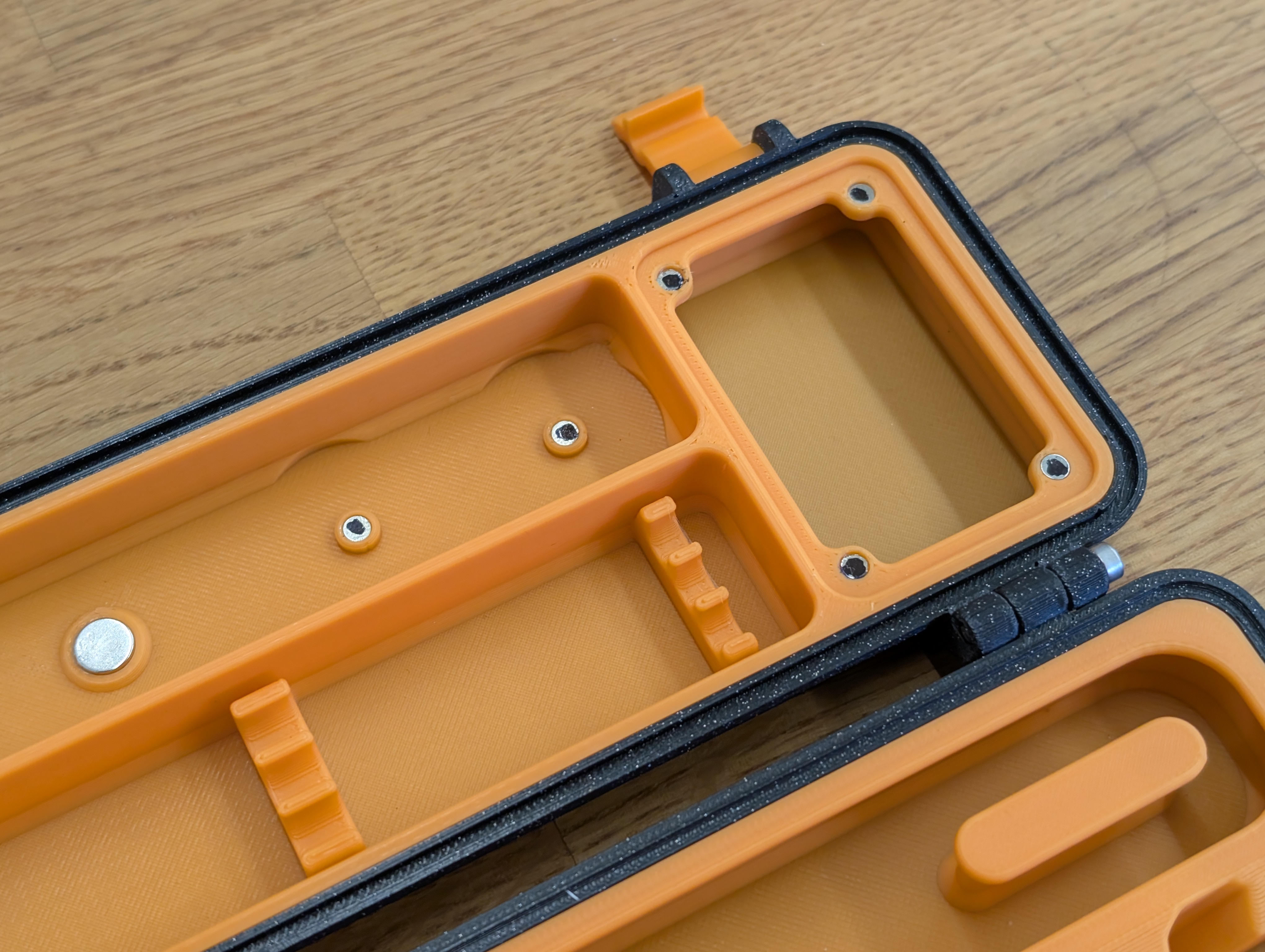 Details des Pinecil Cases mit Magneten
