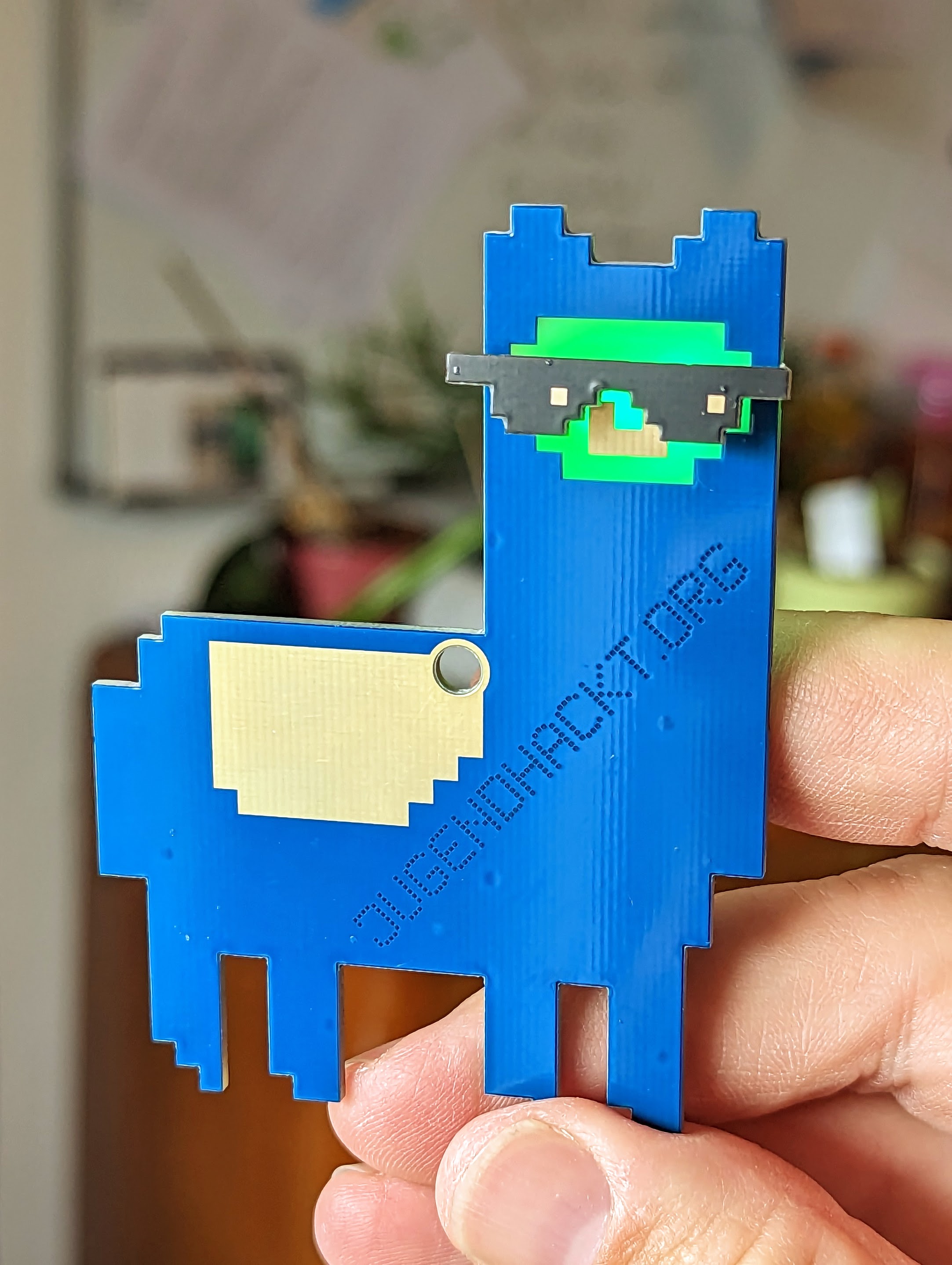 Al-Hacka-Alpaka – front view with sunglasses