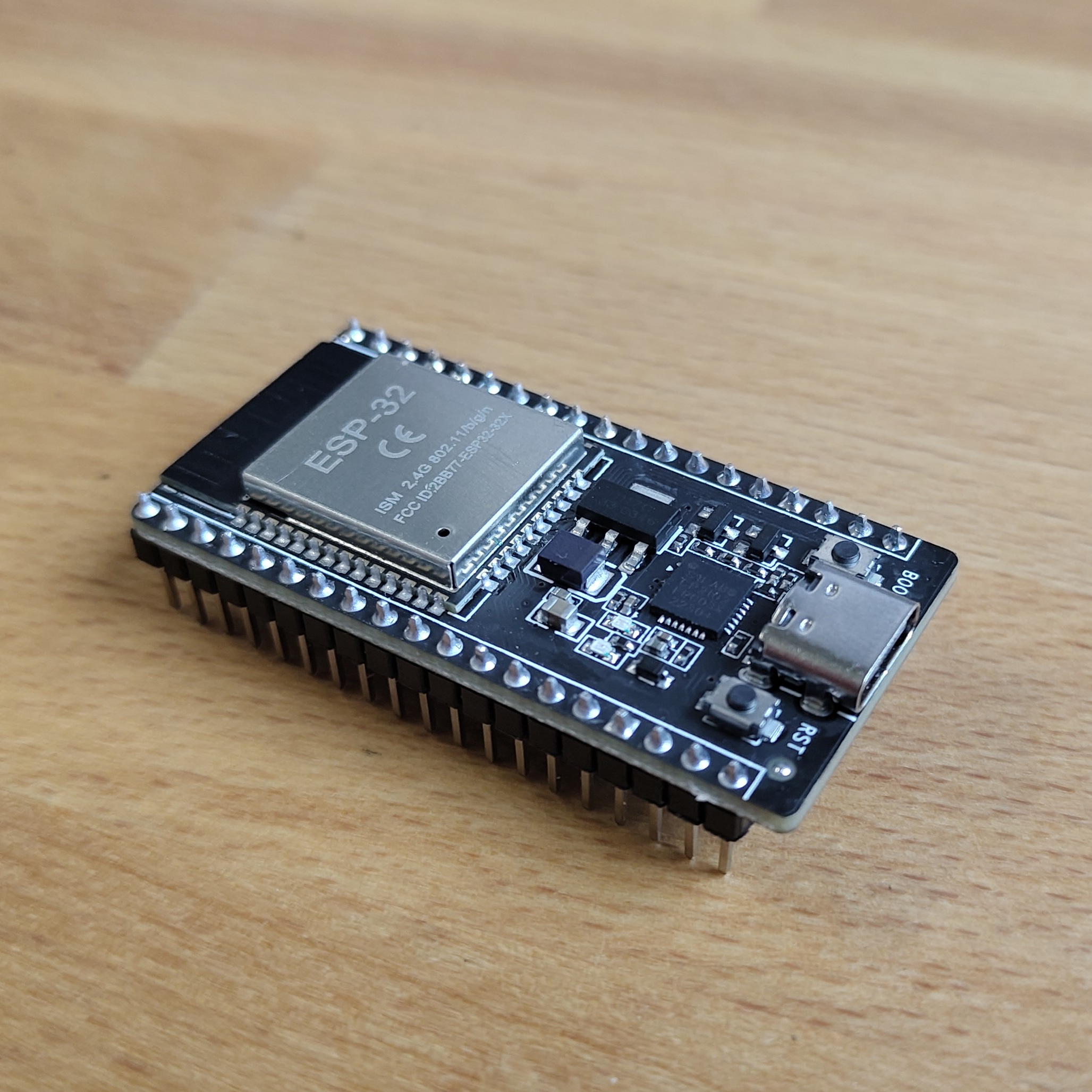  ESP32 Modul – Seitenansicht mit sichtbarem USB-C und Pinleiste