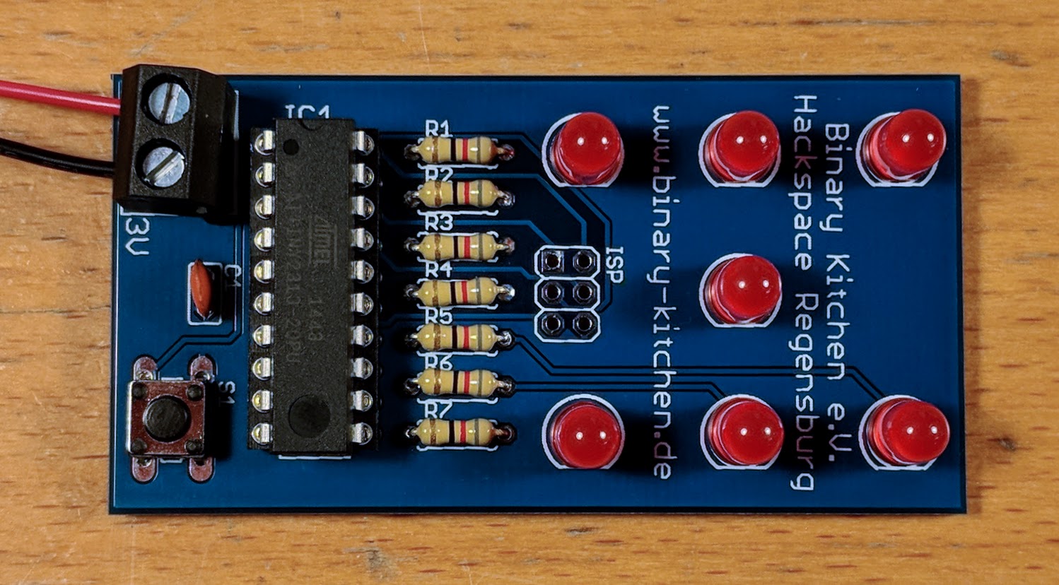 Dice with Microcontroller - A simple dice kit ideal for beginners