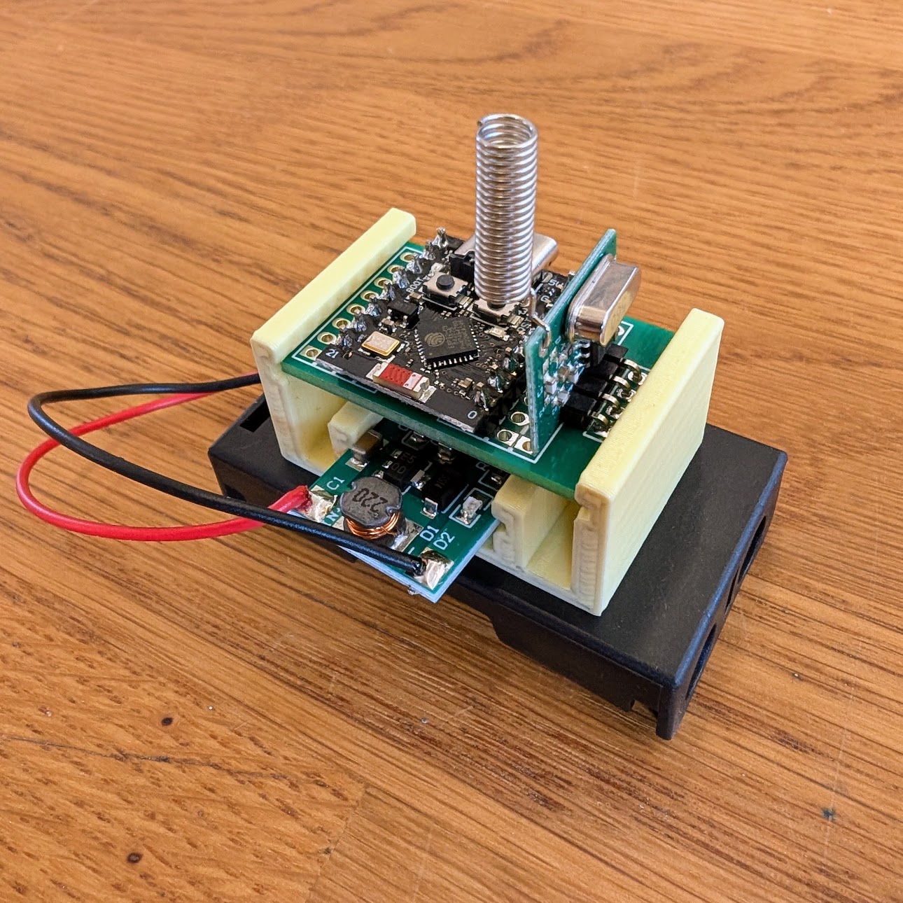 draussenfuchs sender bausatz 433Mhz Der vollständig zusammengebaute Draussenfuchs Senderbausatz mit Batteriepack