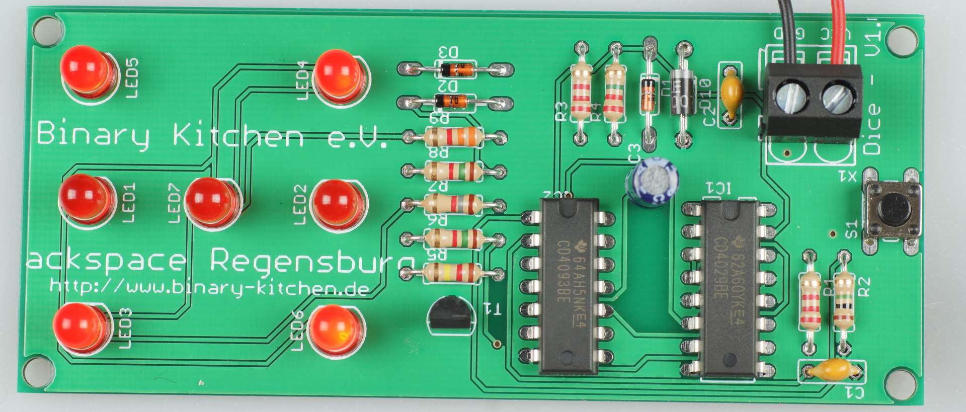 Dice with logic circuits - A medium dice kit ideal for beginners and experienced students Dice with logic circuits - A medium dice kit ideal for beginners and experienced students