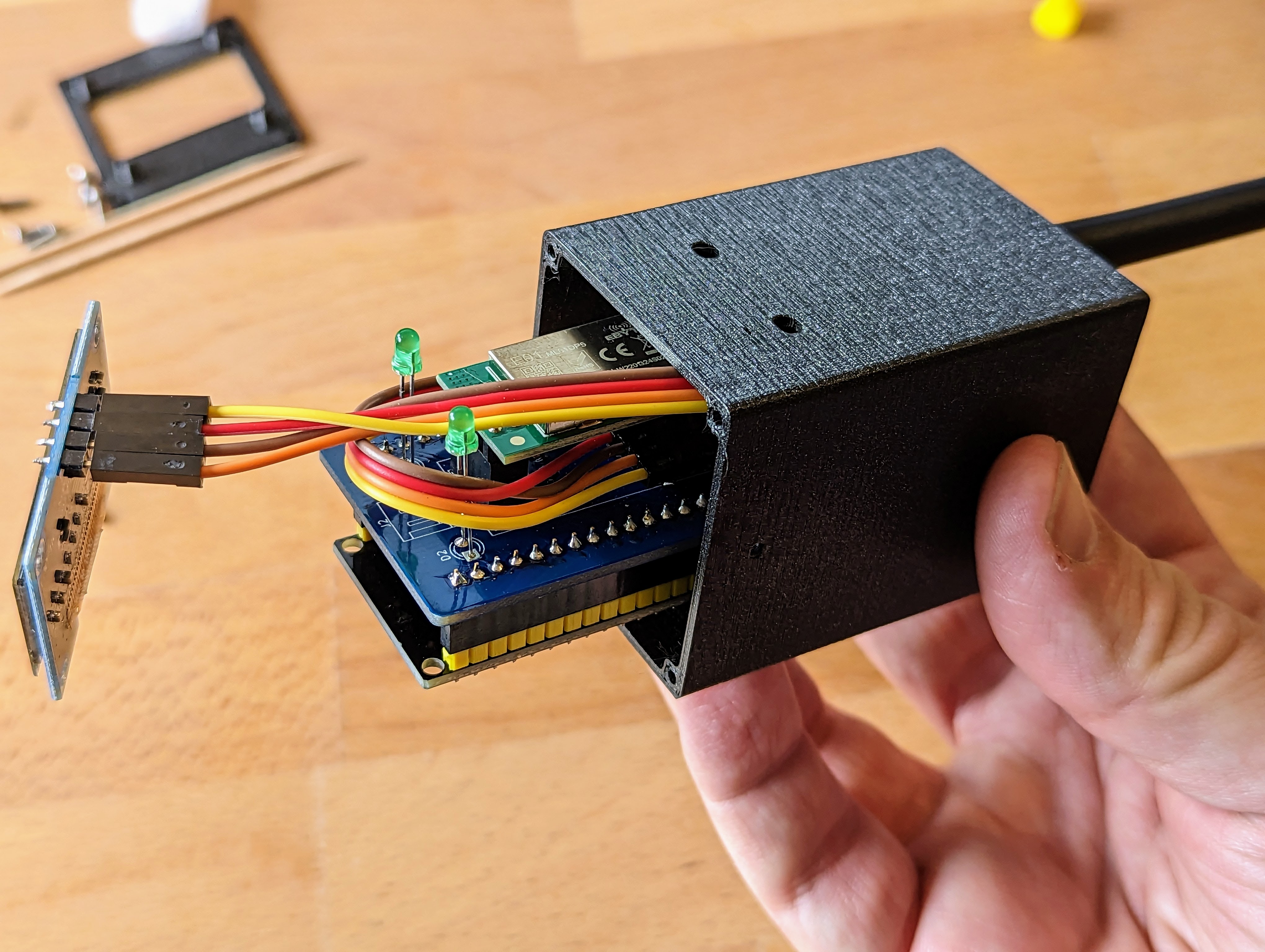  OpenDTU Gehäuse mit montierter Elektronik – Blick ins Innenleben