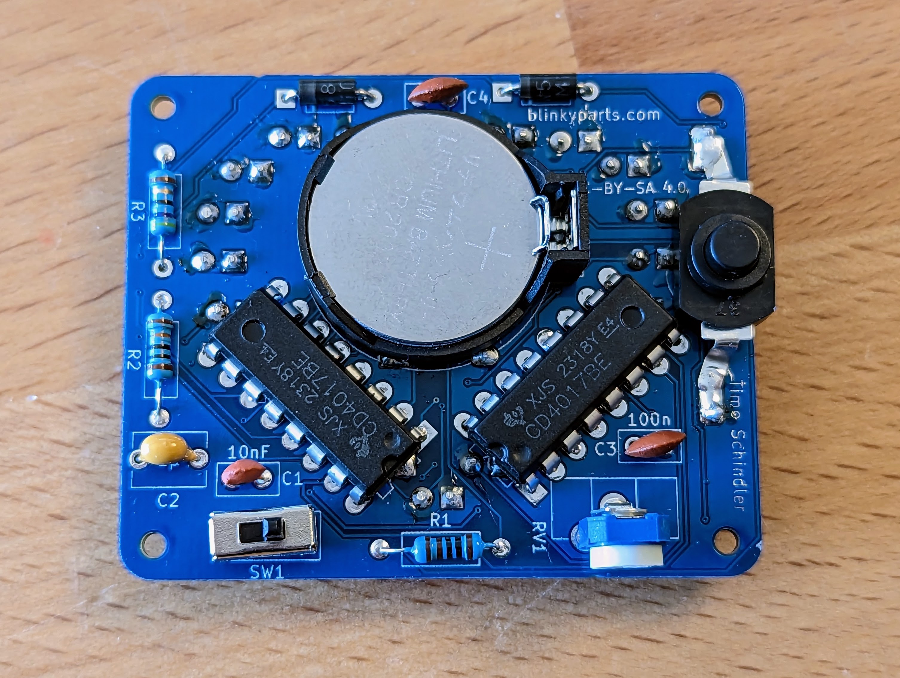 Herz THT Bausatz – Rückansicht der vorgelöteten Platine