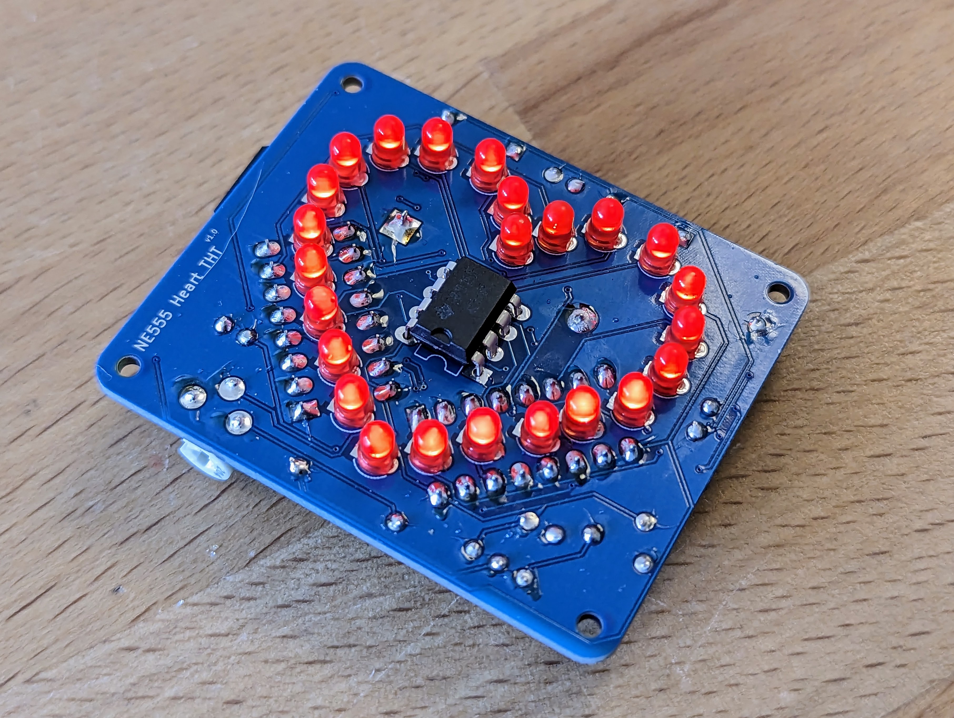 Herz THT - Ein besonderes Herz mit einem ganz besonderen Chip Herz THT - Ein besonderes Herz mit einem ganz besonderen Chip