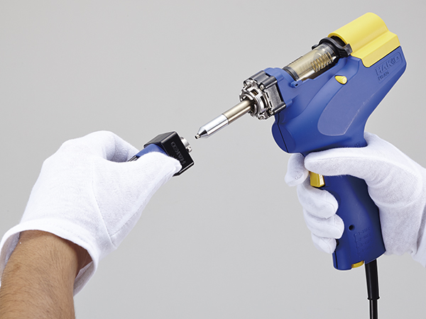 Hakko FR-301 desoldering gun during nozzle change with black nozzle element