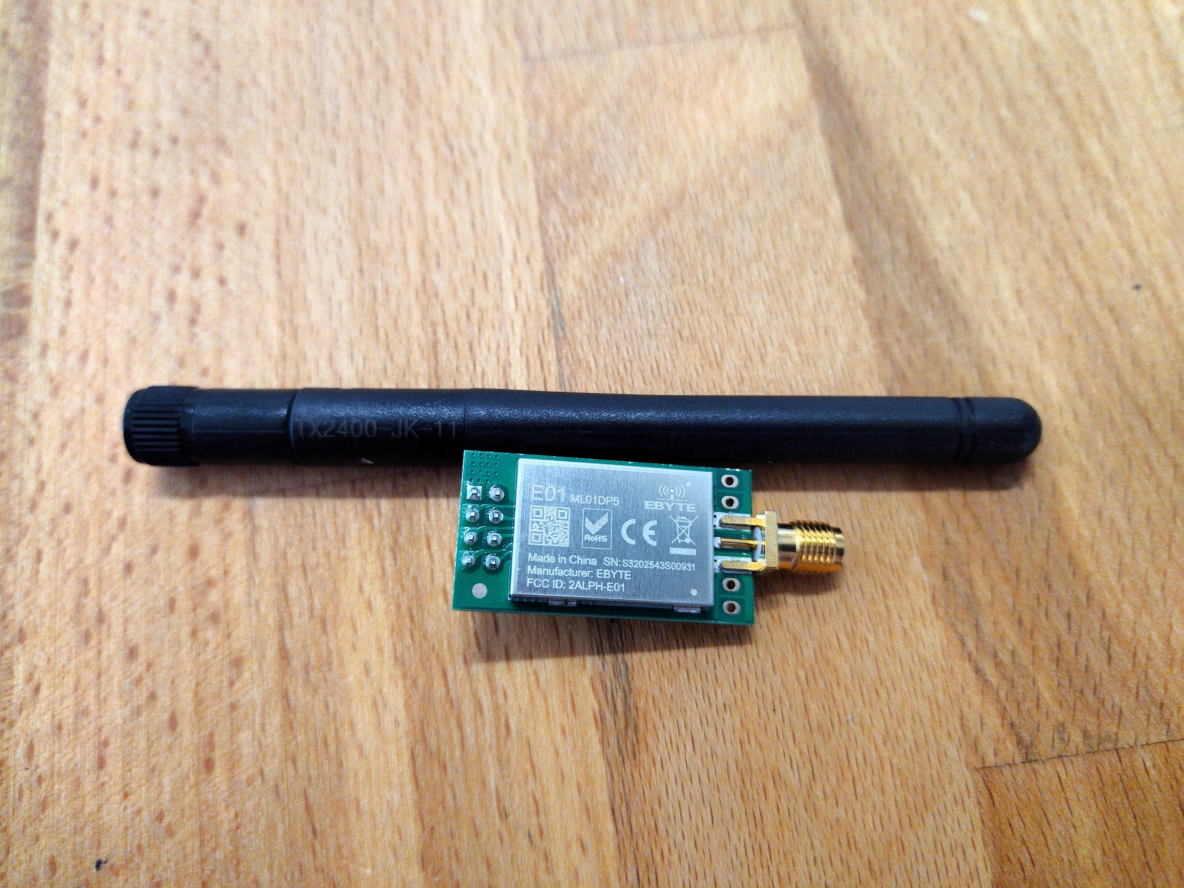  NRF-Funkmodul mit Antenne – nebeneinander