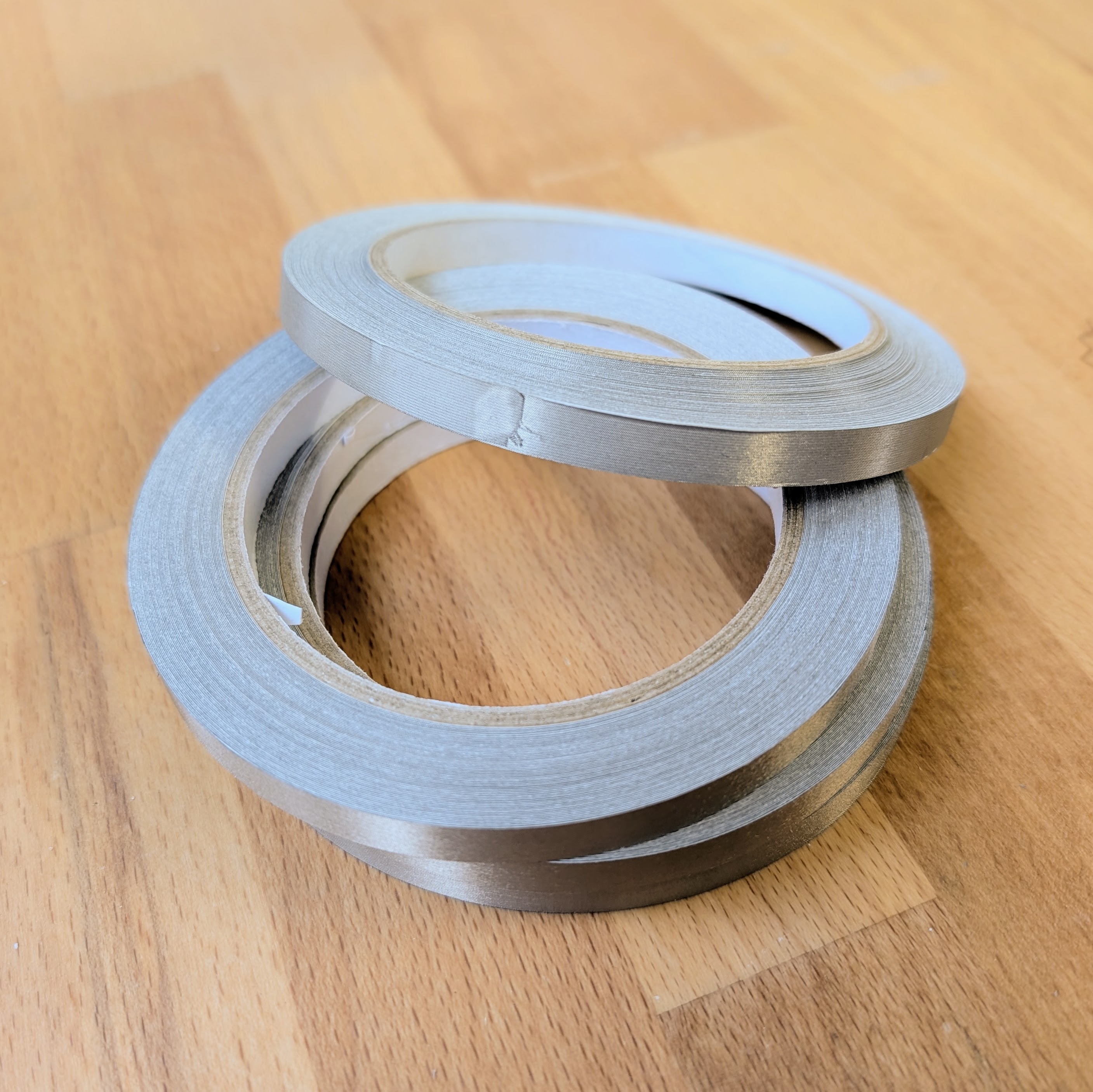 Drei Rollen leitfähiges Klebeband für Elektronikprojekte und Bastelarbeiten