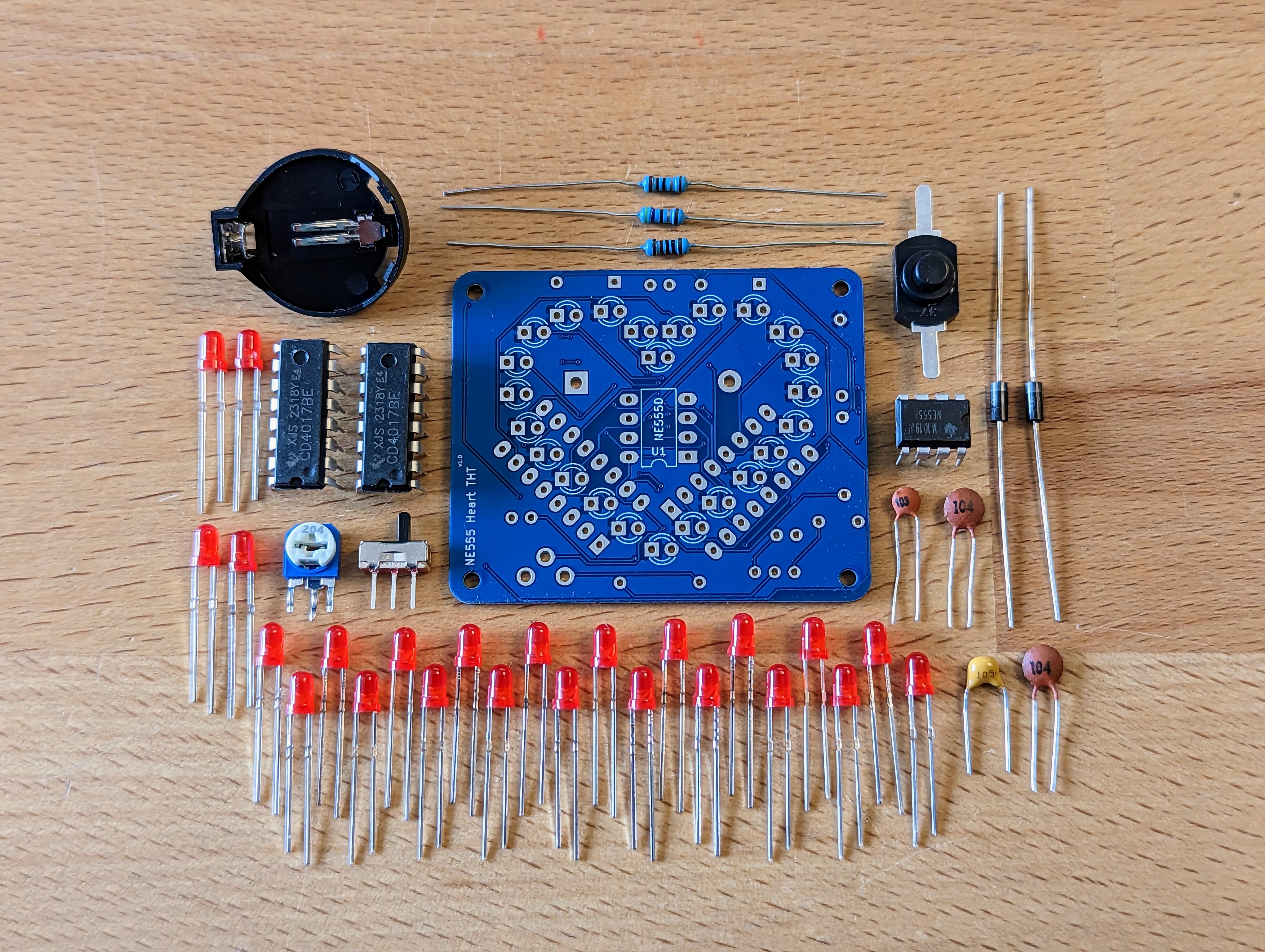Herz THT Bausatz – Platine mit allen Einzelteilen vor dem Zusammenbau