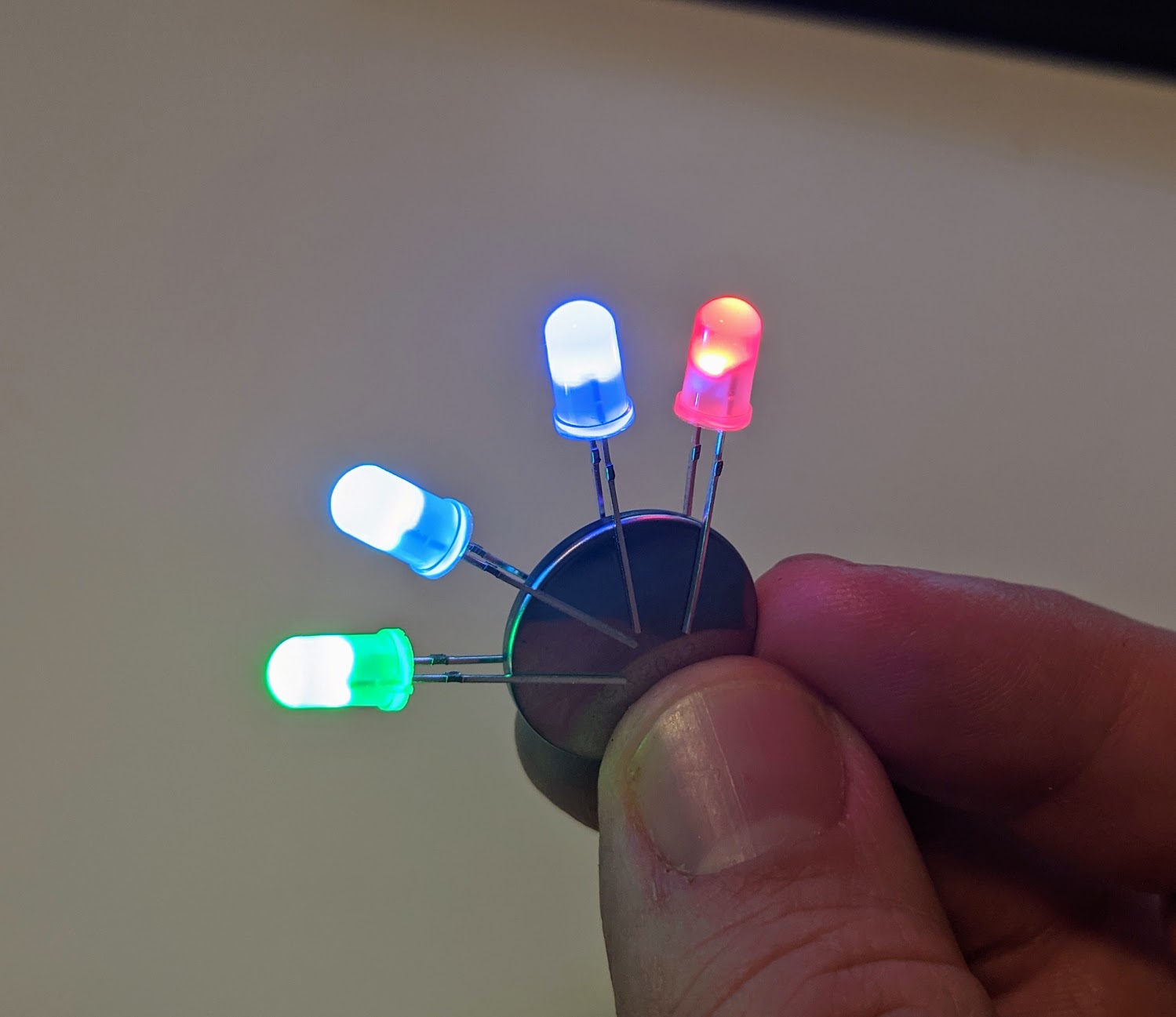 Bunten RGB LED mit 5mm: Leuchtet automatisch in allen Regenbogenfarben