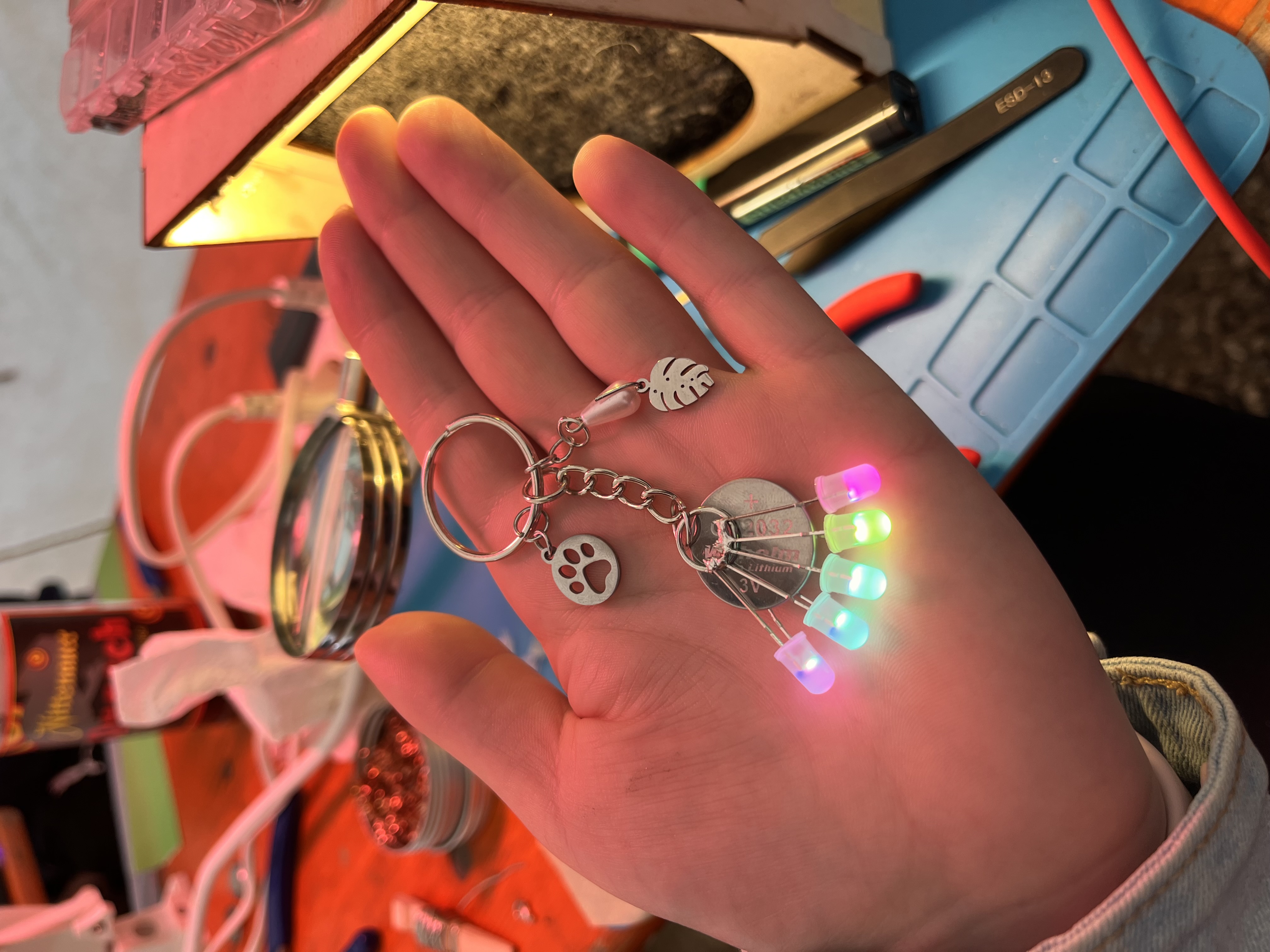 Simole Kit Nibble Peg: Simple Soldering Kit with 4 LEDs